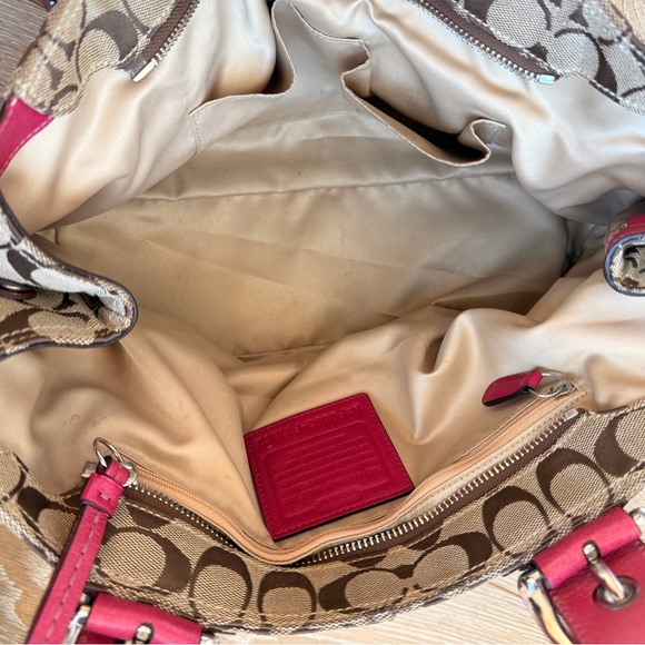 ❌SOLD❌ Coach Brown and Pink Signature Shoulder Bag - Picture 8 of 12